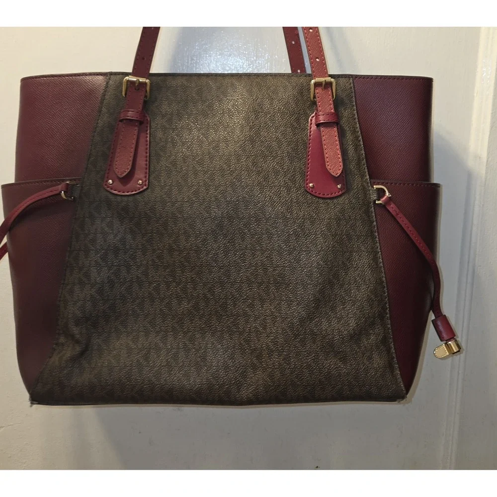 Michael Kors Voyager Berry Medium Logo Tote Bag